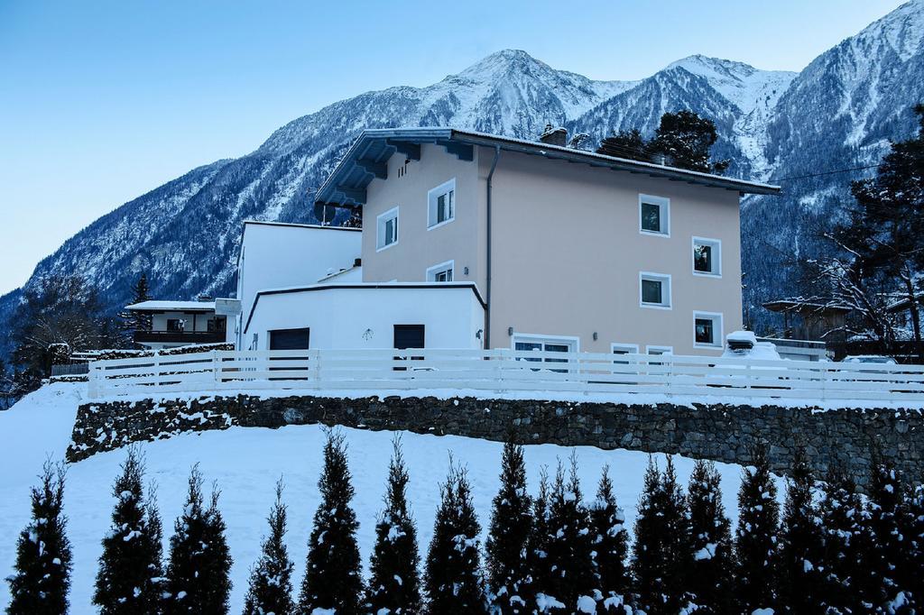 Hotel Landhaus Ambachhof Oetz Exterior foto